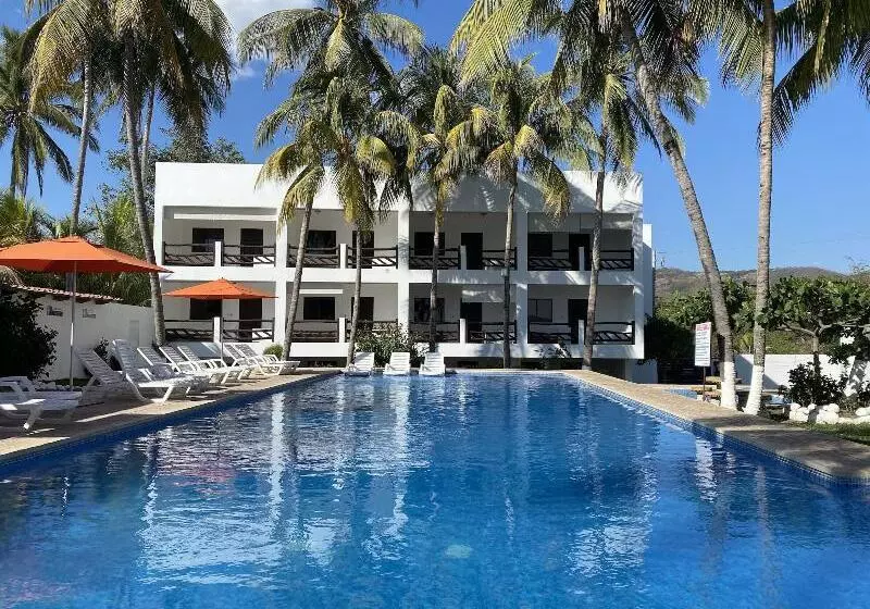 هتل Los Farallones