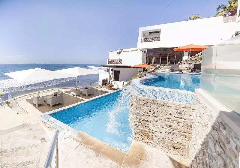 هتل Los Farallones