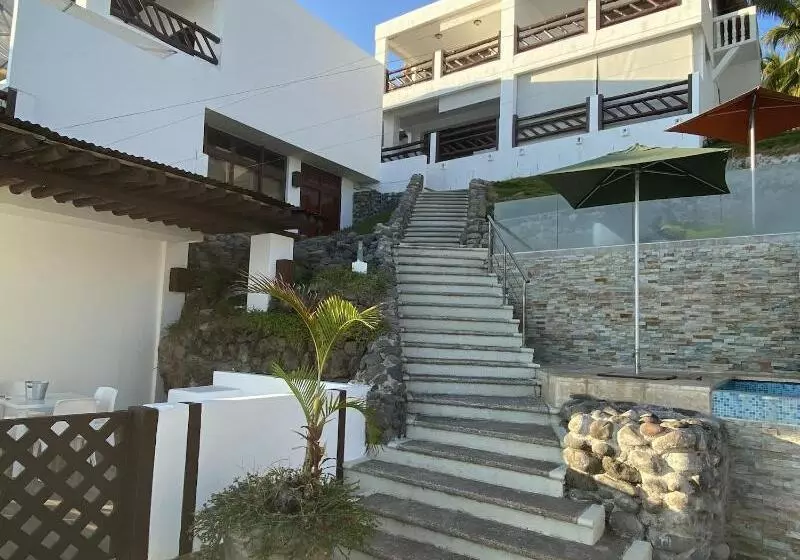 هتل Los Farallones