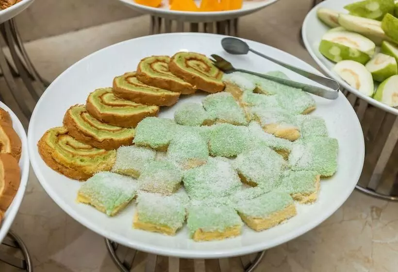 Paris Hotel & Apartment Nha Trang