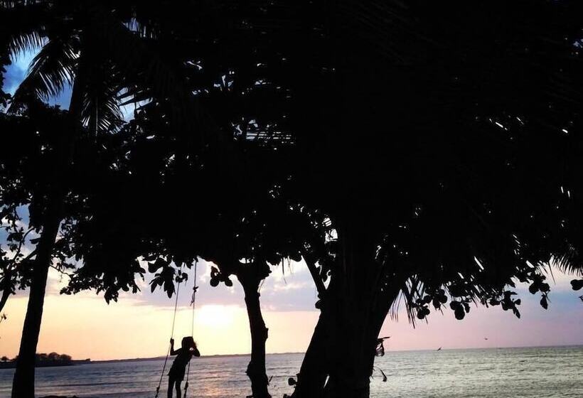 فندق Rinjani Beach Eco Resort