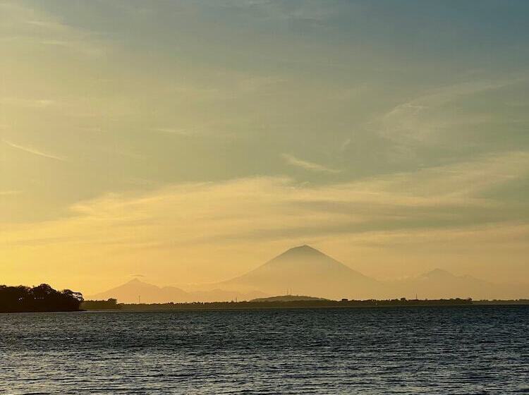 فندق Rinjani Beach Eco Resort