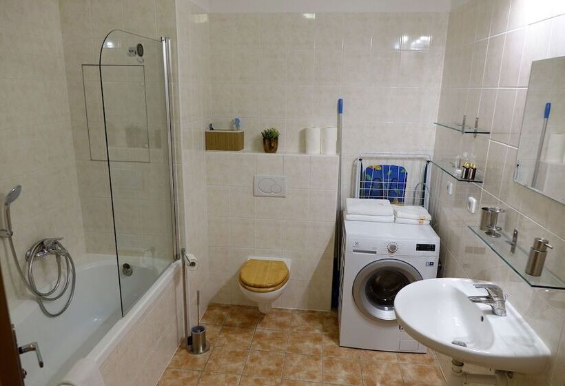 Eel Accommodation Brno