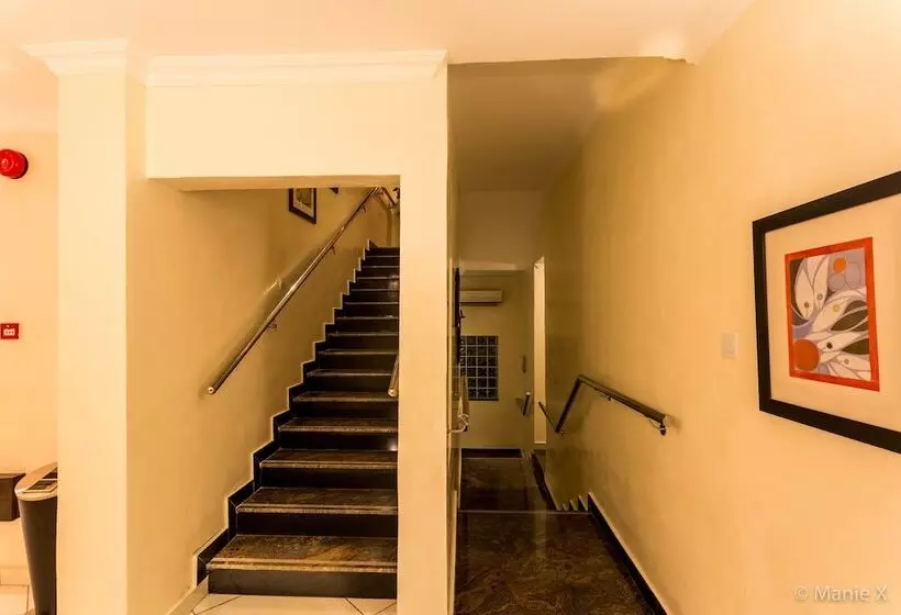 هتل Morning Side Suites Etim Inyang