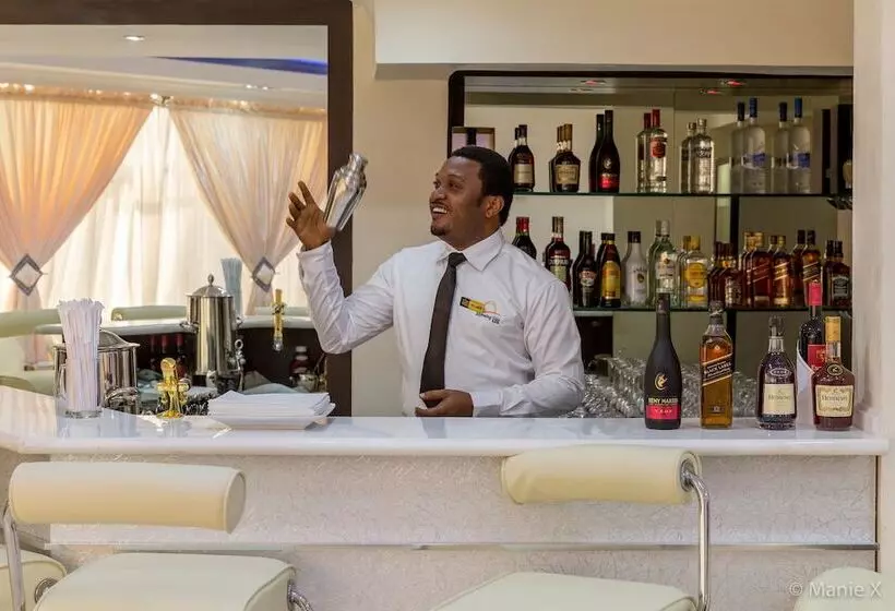 هتل Morning Side Suites Etim Inyang