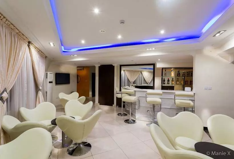 هتل Morning Side Suites Etim Inyang