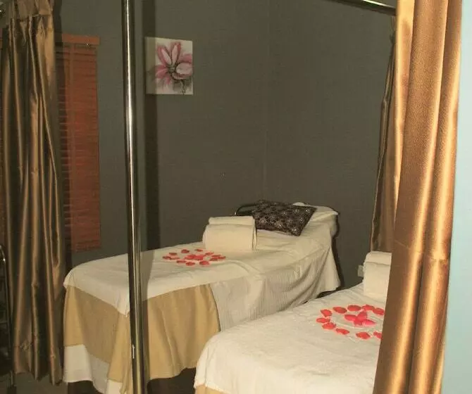 هتل Morning Side Suites Etim Inyang