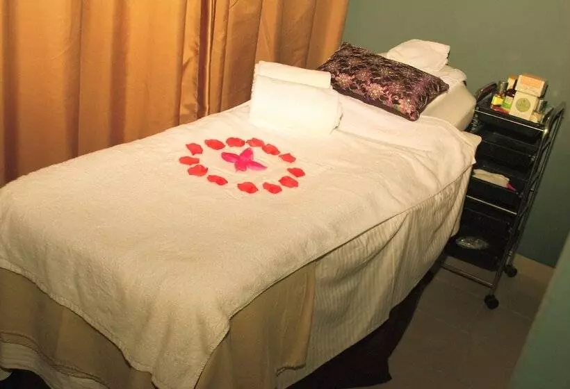 هتل Morning Side Suites Etim Inyang