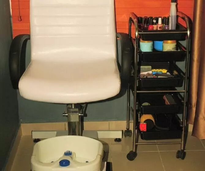 هتل Morning Side Suites Etim Inyang