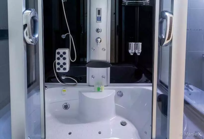 هتل Morning Side Suites Etim Inyang