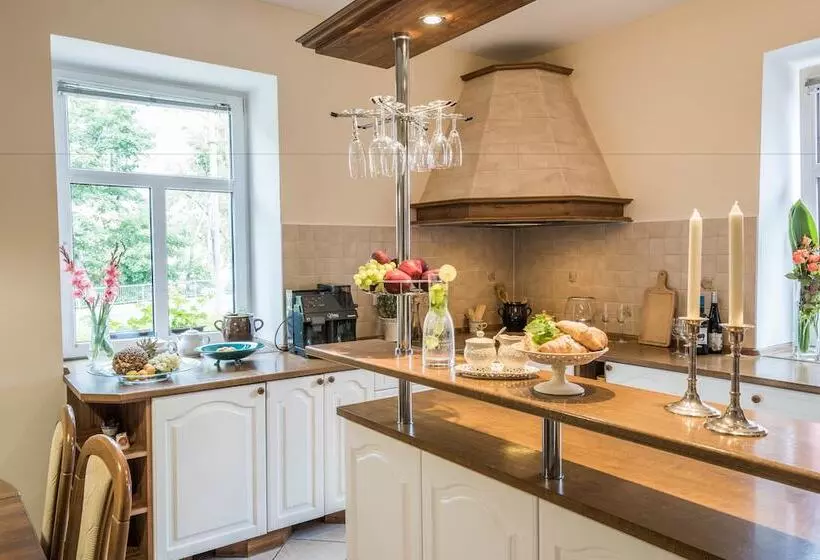 هتل Penzion Jasmín