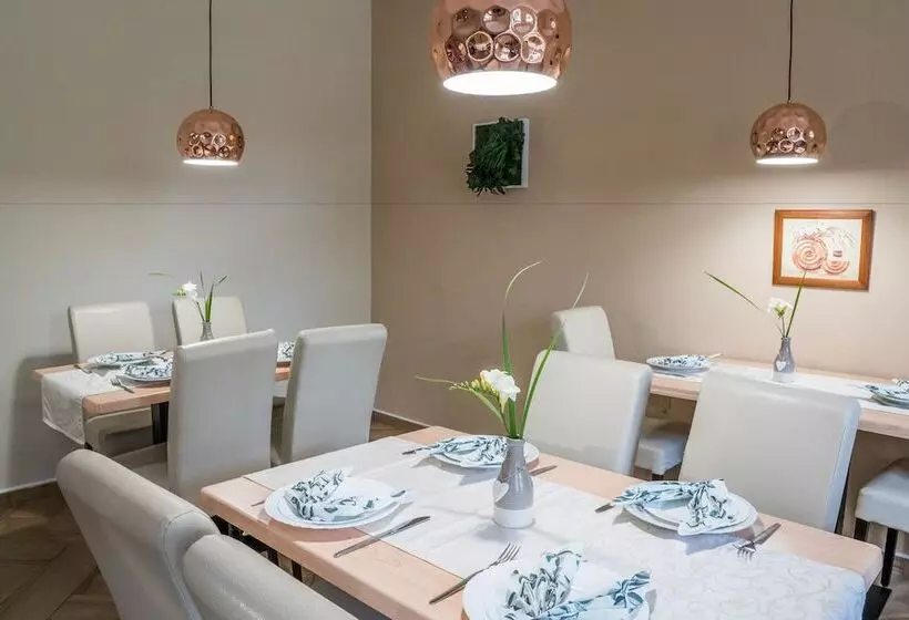 هتل Penzion Jasmín