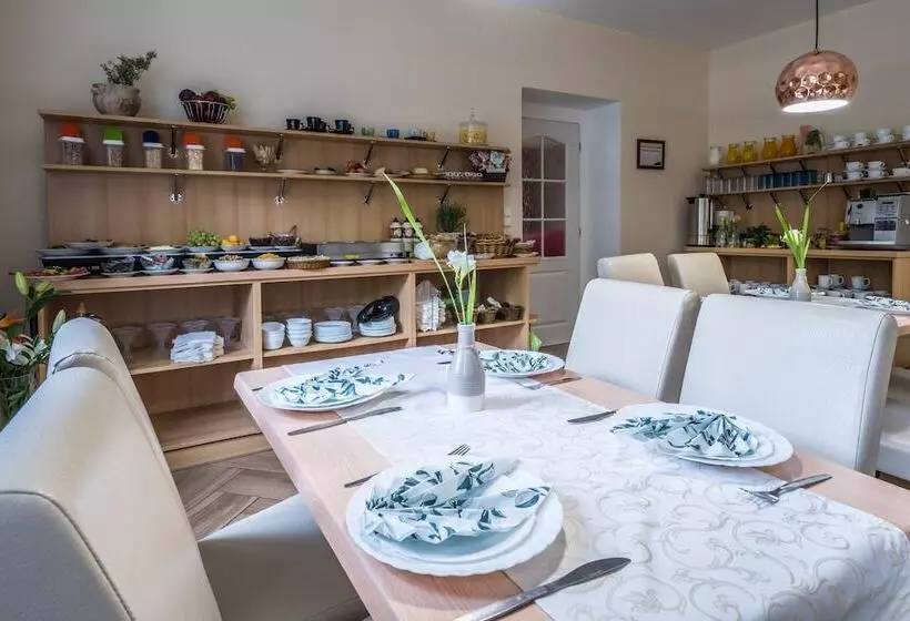 هتل Penzion Jasmín