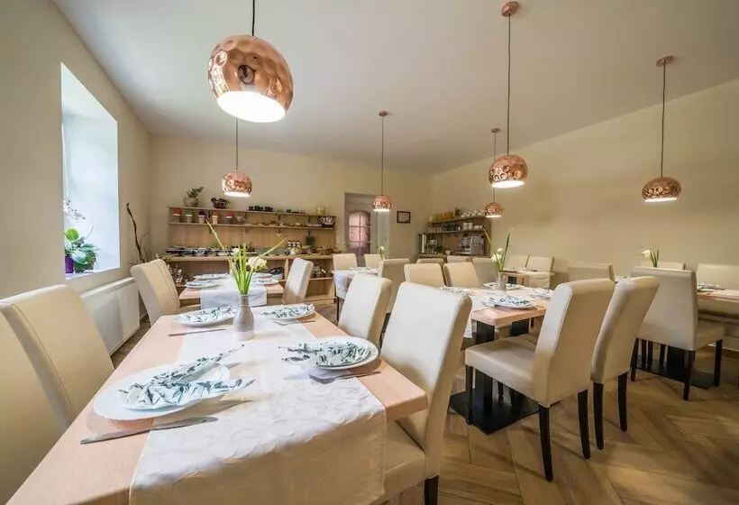 هتل Penzion Jasmín