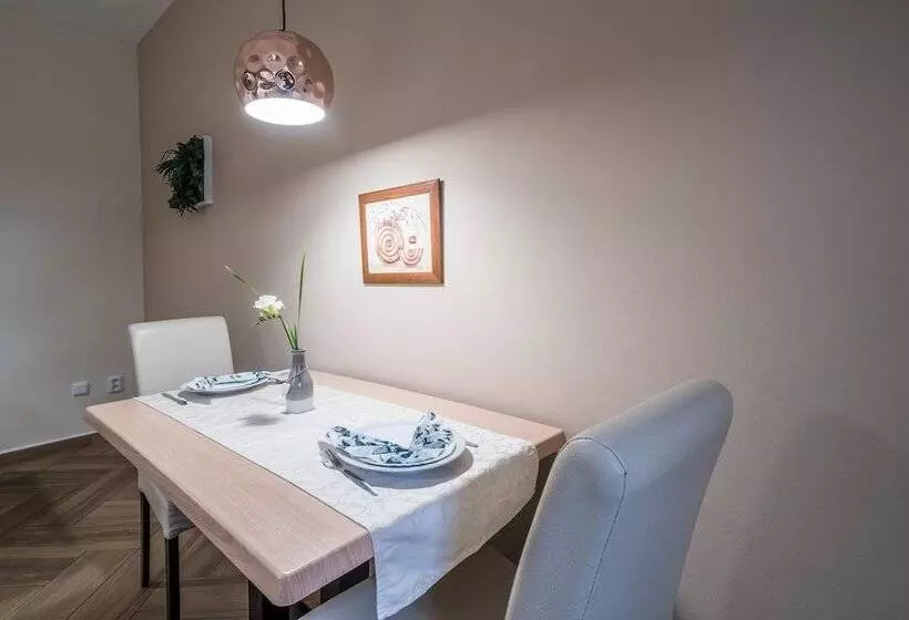 هتل Penzion Jasmín