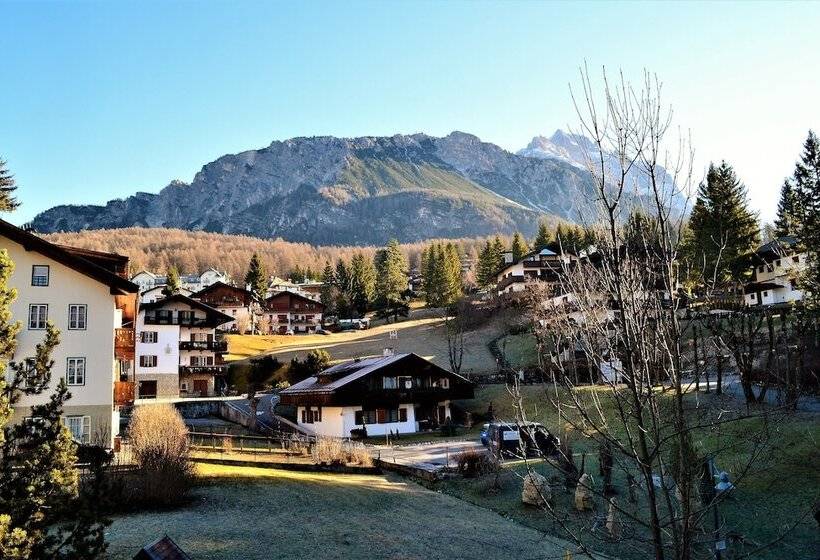 ホテル Serena Cortina