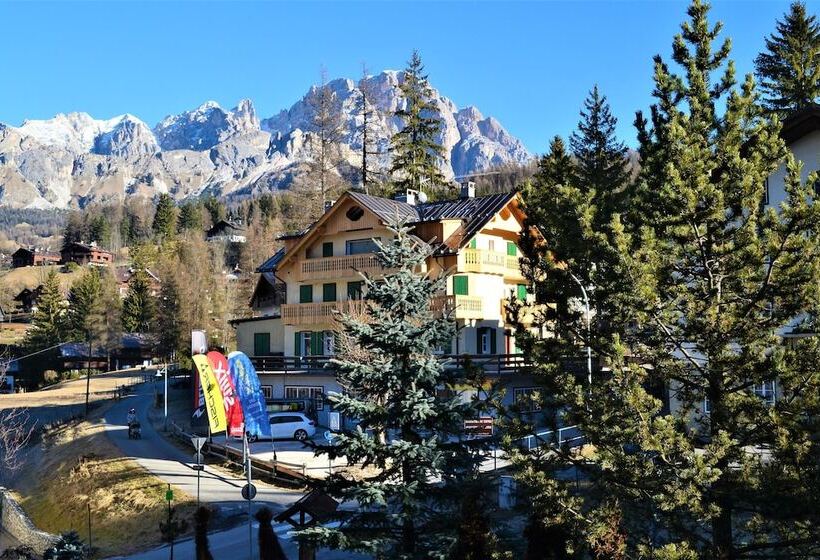 ホテル Serena Cortina