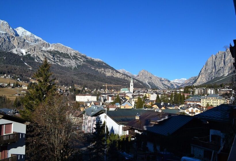 ホテル Serena Cortina