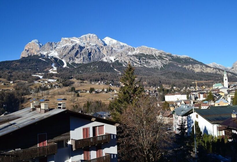 ホテル Serena Cortina