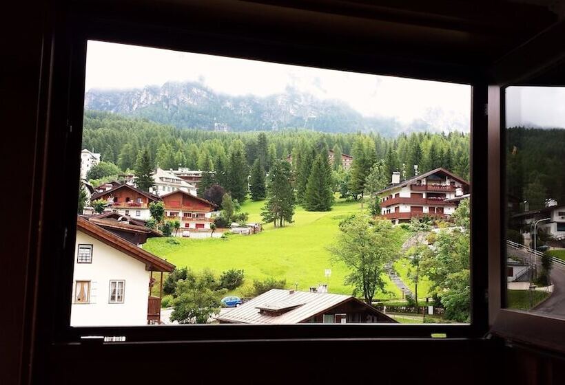 ホテル Serena Cortina