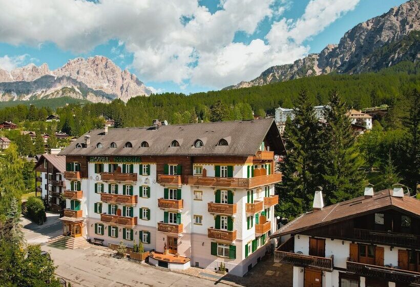 ホテル Serena Cortina