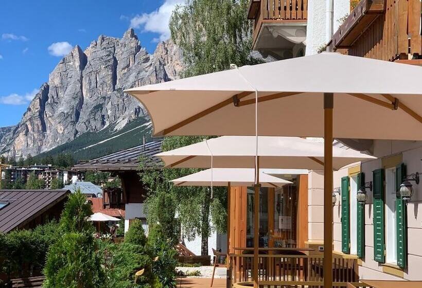 ホテル Serena Cortina