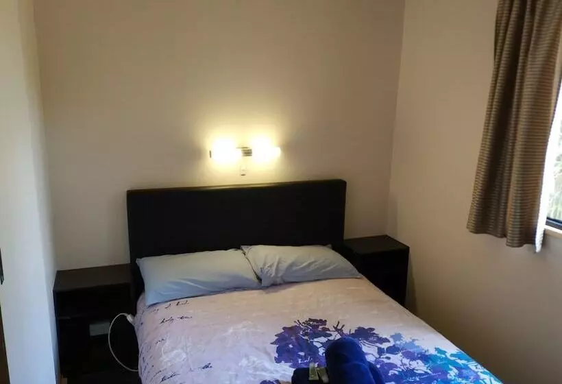 Отель Glamping At Zeehan Bush Camp