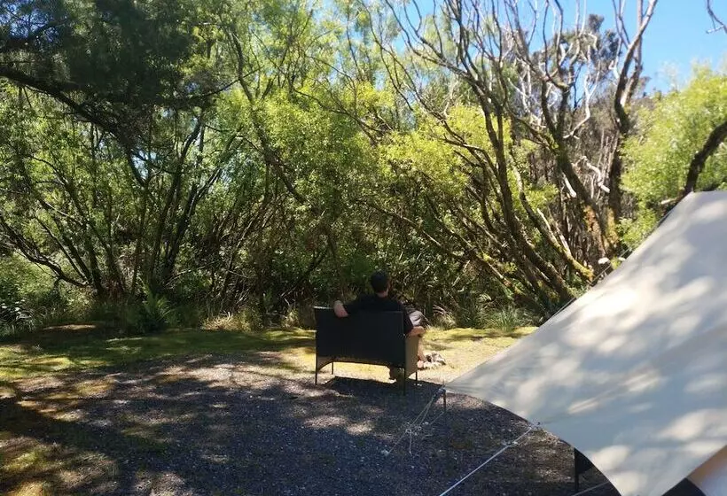 Отель Glamping At Zeehan Bush Camp