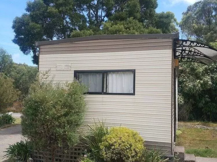 Отель Glamping At Zeehan Bush Camp