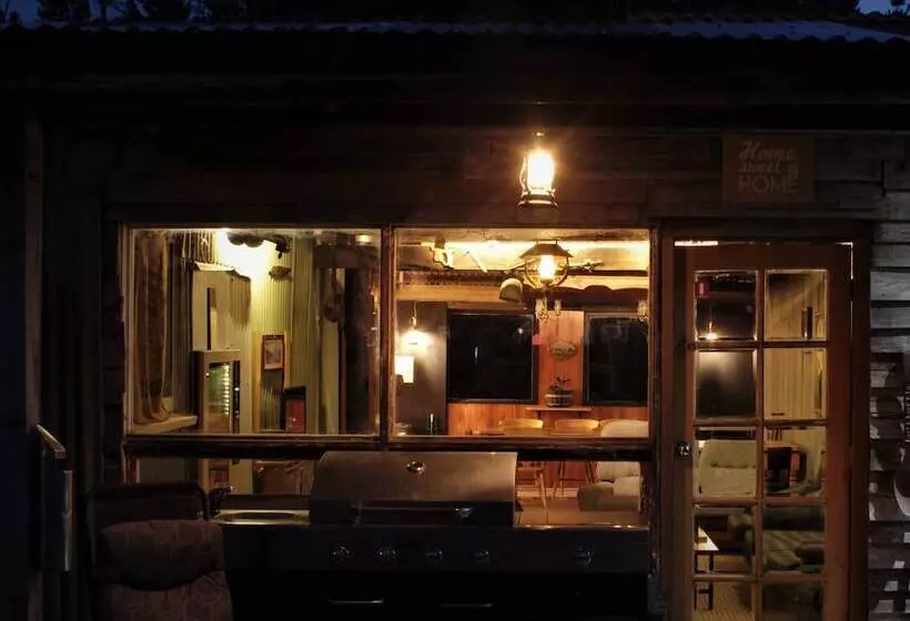 Отель Glamping At Zeehan Bush Camp