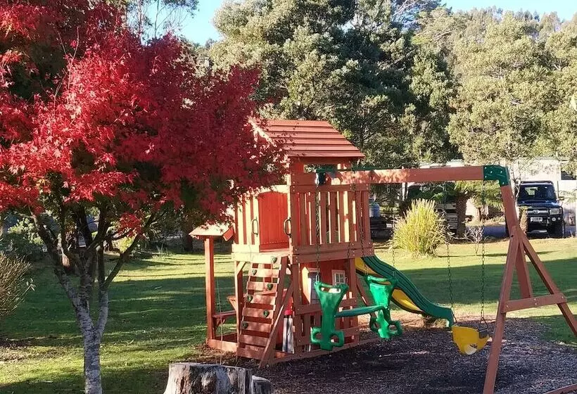 Отель Glamping At Zeehan Bush Camp