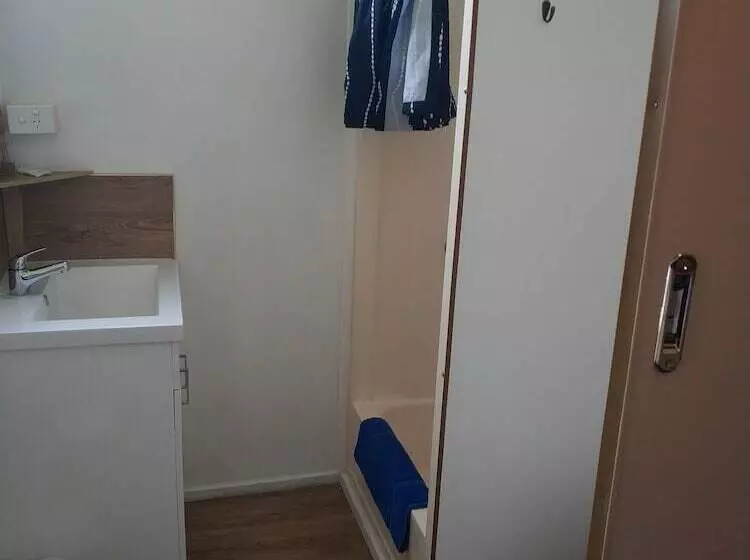 Отель Glamping At Zeehan Bush Camp