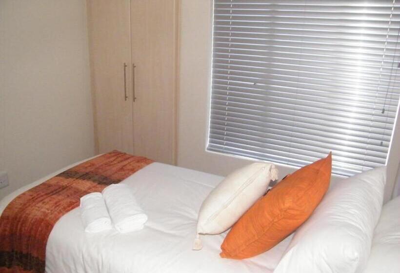 פנסיון Airport Lodge Guest House