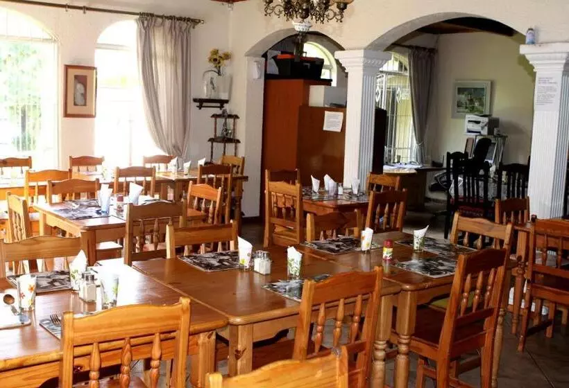 Majatalo Airport Lodge Guest House
