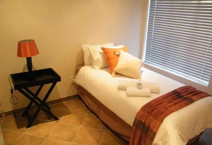 Majatalo Airport Lodge Guest House