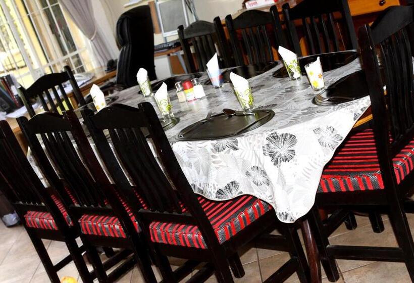 פנסיון Airport Lodge Guest House