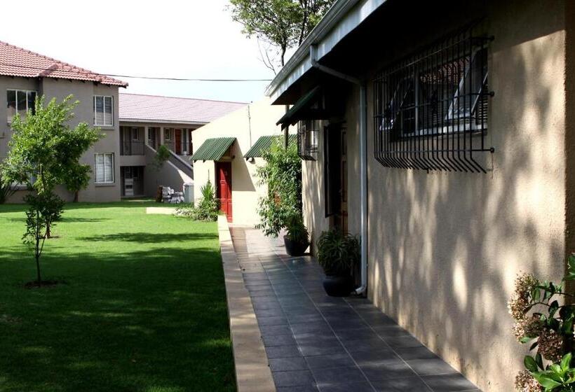 פנסיון Airport Lodge Guest House