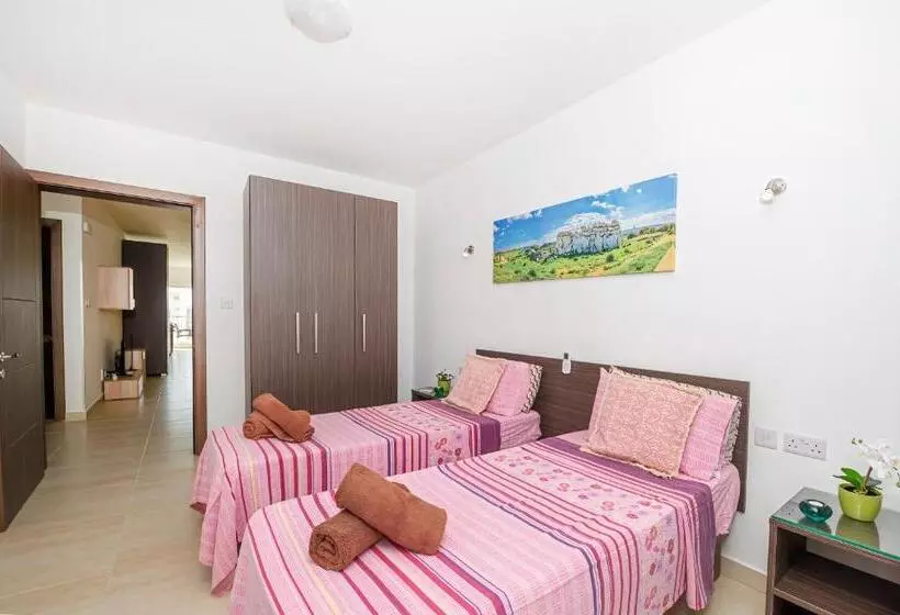 Summer Breeze Comfort Sunny Apartments Close To The Sandy Beaches   By Getawaysmalta