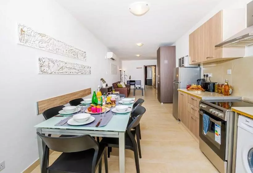 Summer Breeze Comfort Sunny Apartments Close To The Sandy Beaches   By Getawaysmalta