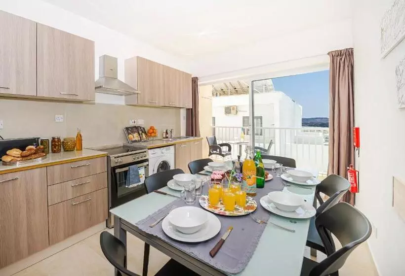 Summer Breeze Comfort Sunny Apartments Close To The Sandy Beaches   By Getawaysmalta