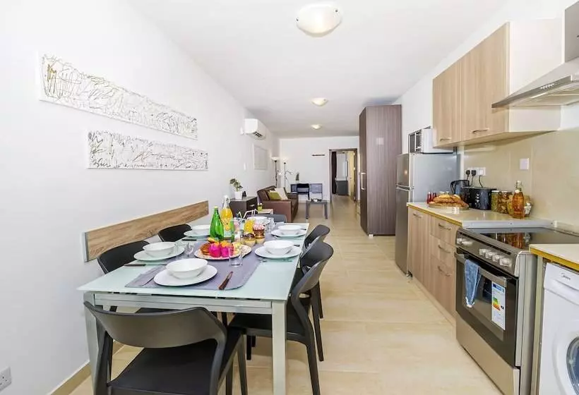 Summer Breeze Comfort Sunny Apartments Close To The Sandy Beaches   By Getawaysmalta