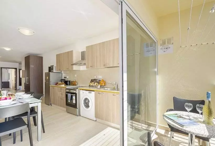 Summer Breeze Comfort Sunny Apartments Close To The Sandy Beaches   By Getawaysmalta