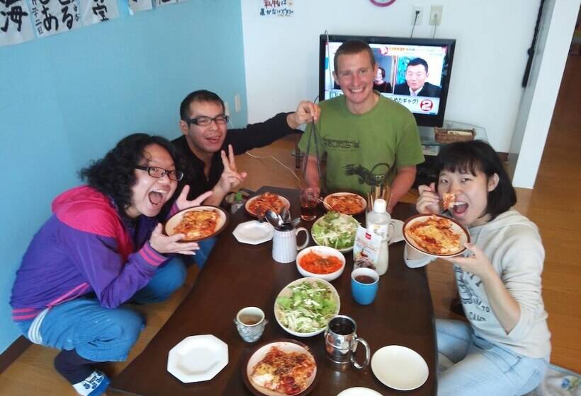 הוסטל Little Asia Guest House