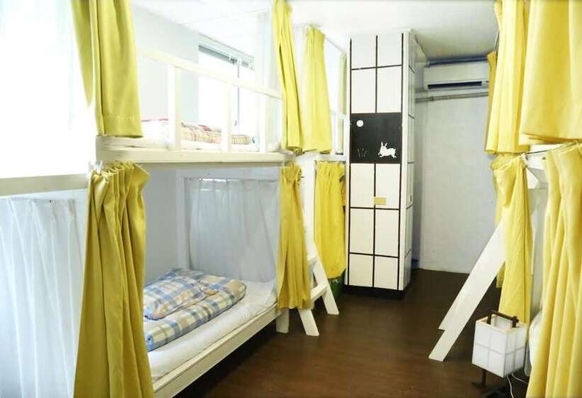 הוסטל Little Asia Guest House