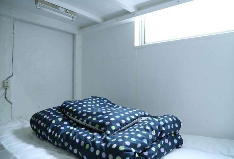 הוסטל Little Asia Guest House