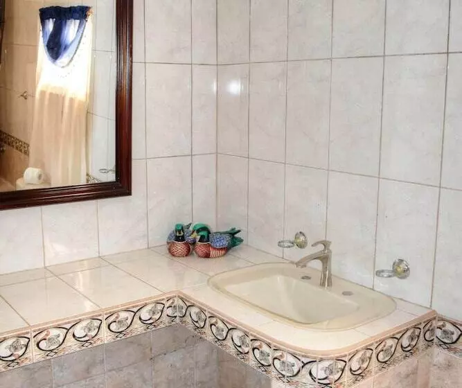 تختخواب و صبحانه Posada Sandra Tours