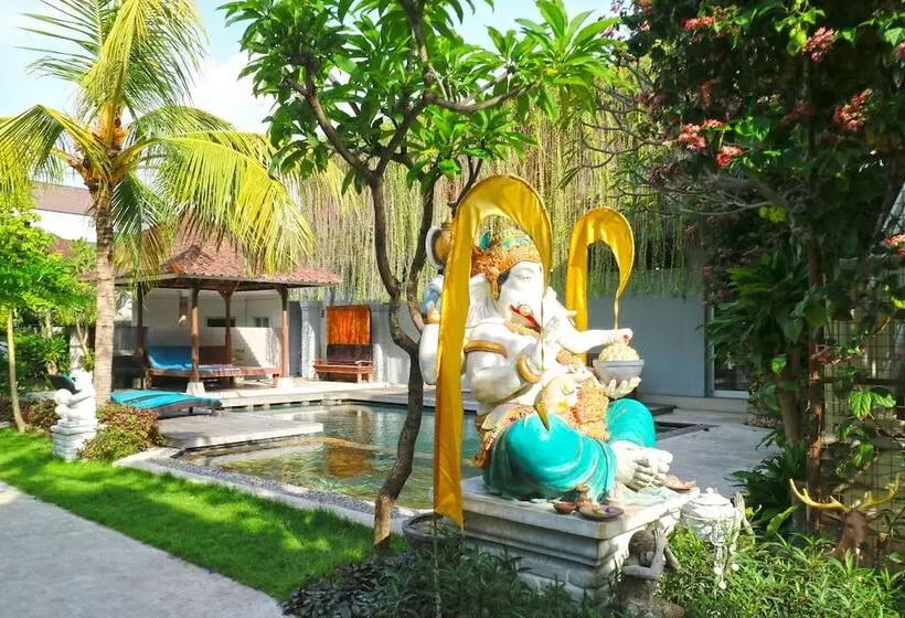 هتل Aquarius Star