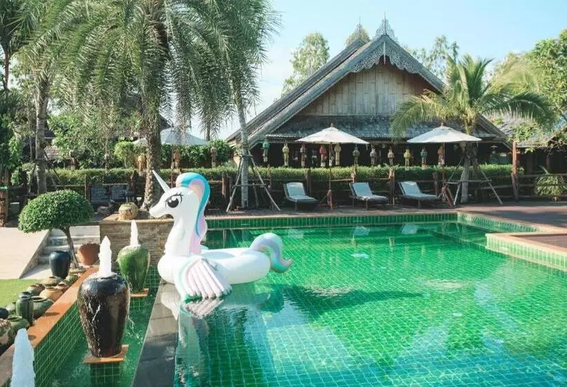 호텔 Baan Baitan Resort