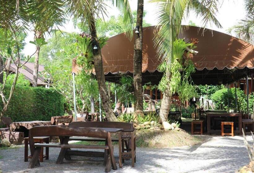 호텔 Baan Baitan Resort