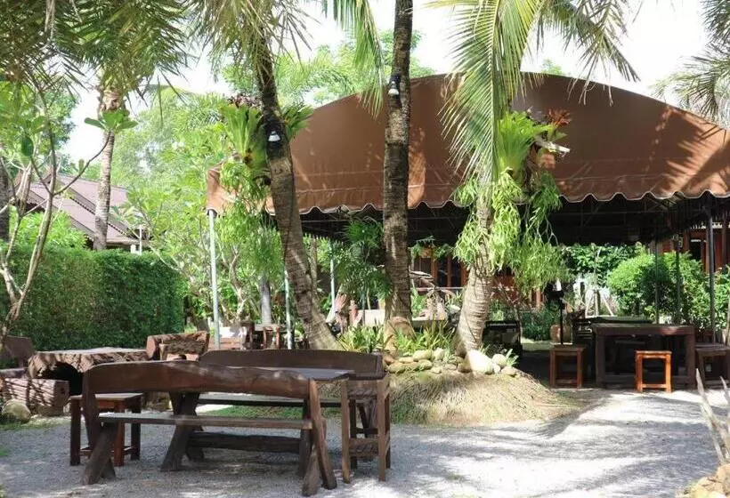 호텔 Baan Baitan Resort